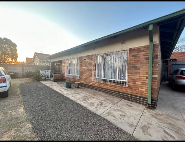 2 BEDROOM HOUSE FOR SALE IN VANDERBIJLPARK CE 1